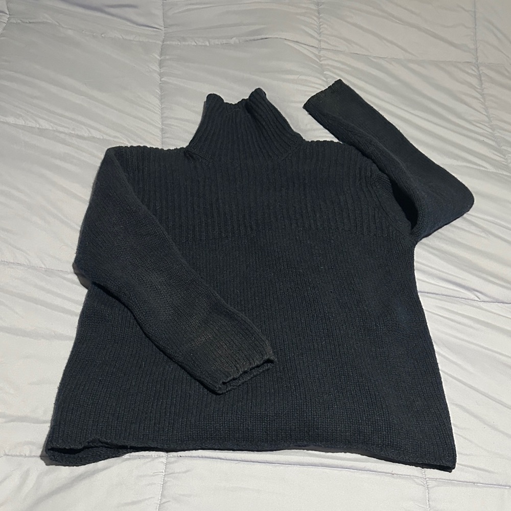 Men’s GAP navy Turtleneck lambswool Sweater